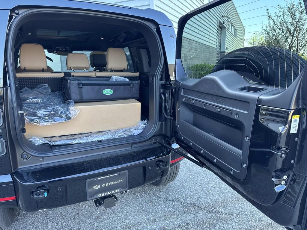 New 2026 Land Rover Defender 110 X-Dynamic SE AWD/4WD image 6