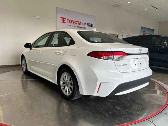Used 2021 Toyota Corolla LE w/ LE Convenience Package FWD image 4