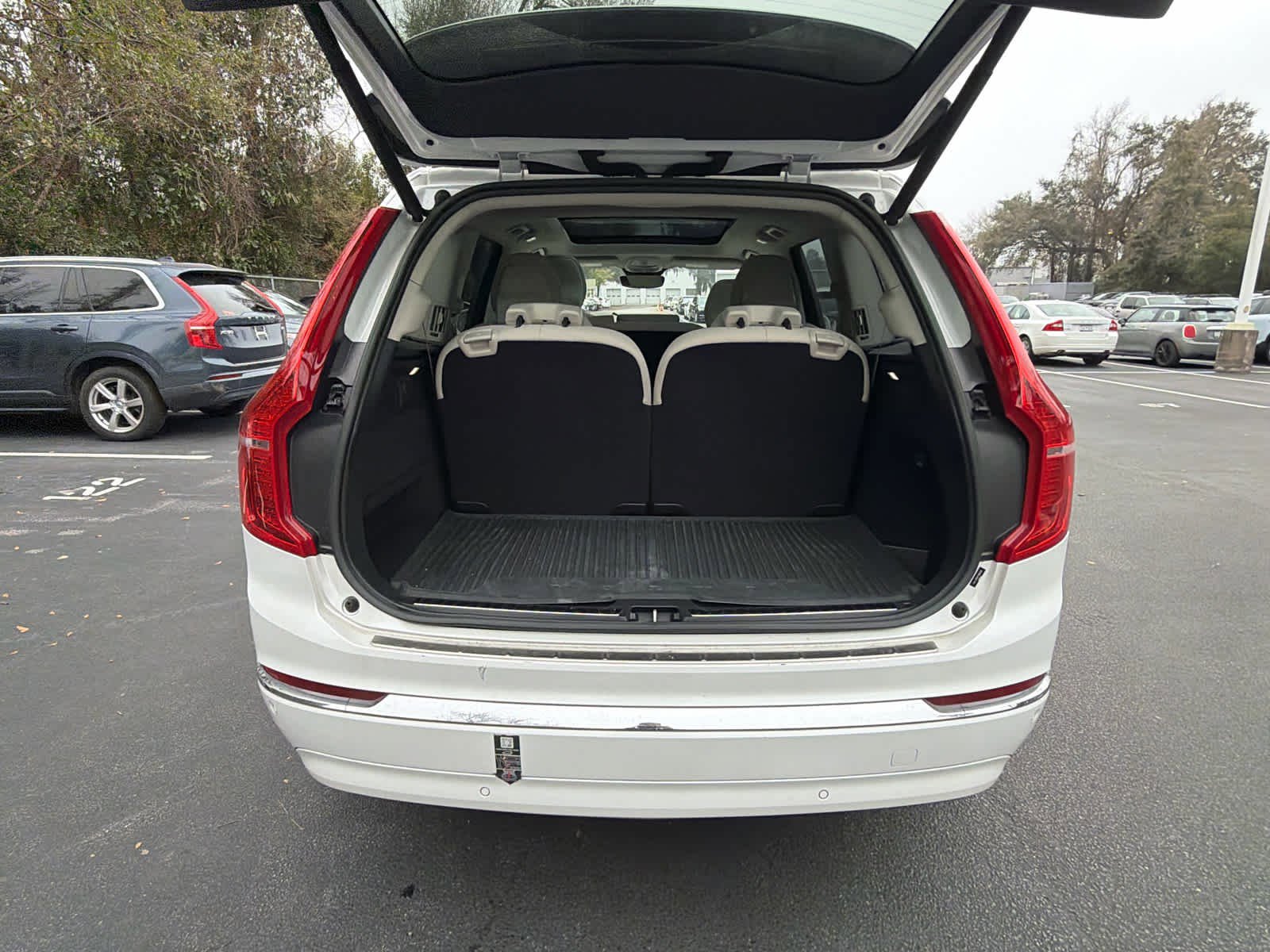 Used 2023 Volvo XC90 B5 Plus w/ Protection Package Premier image 23