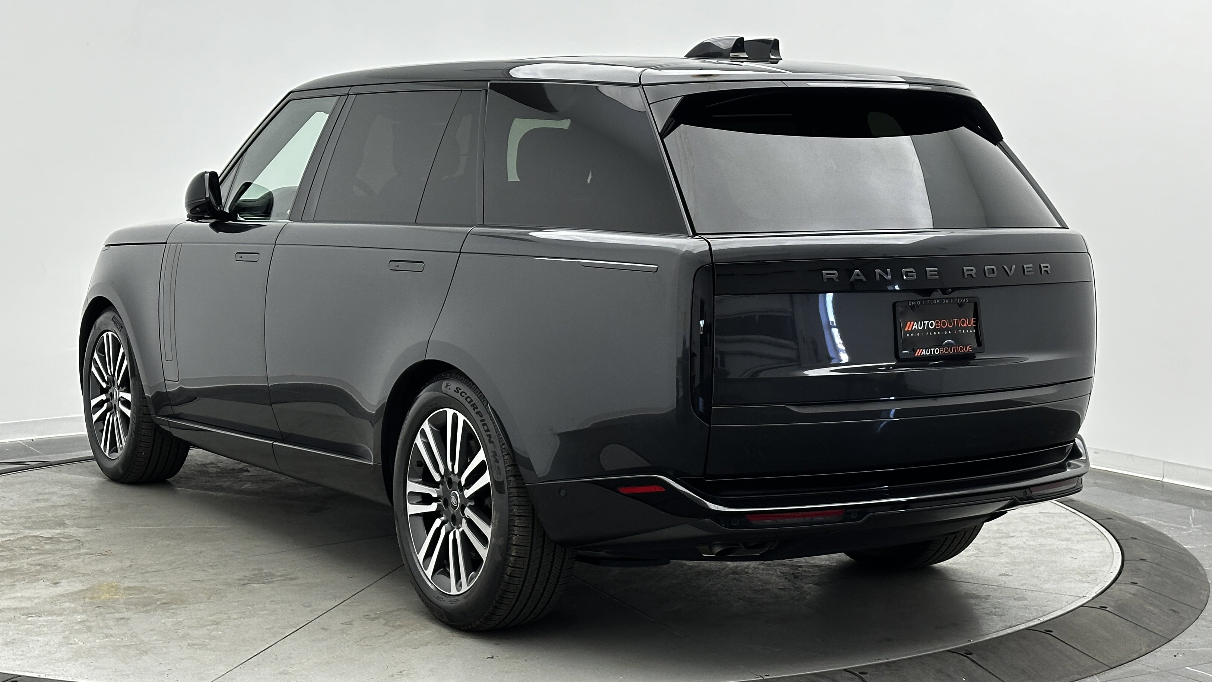 Used 2025 Land Rover Range Rover Long Wheelbase SE image 11