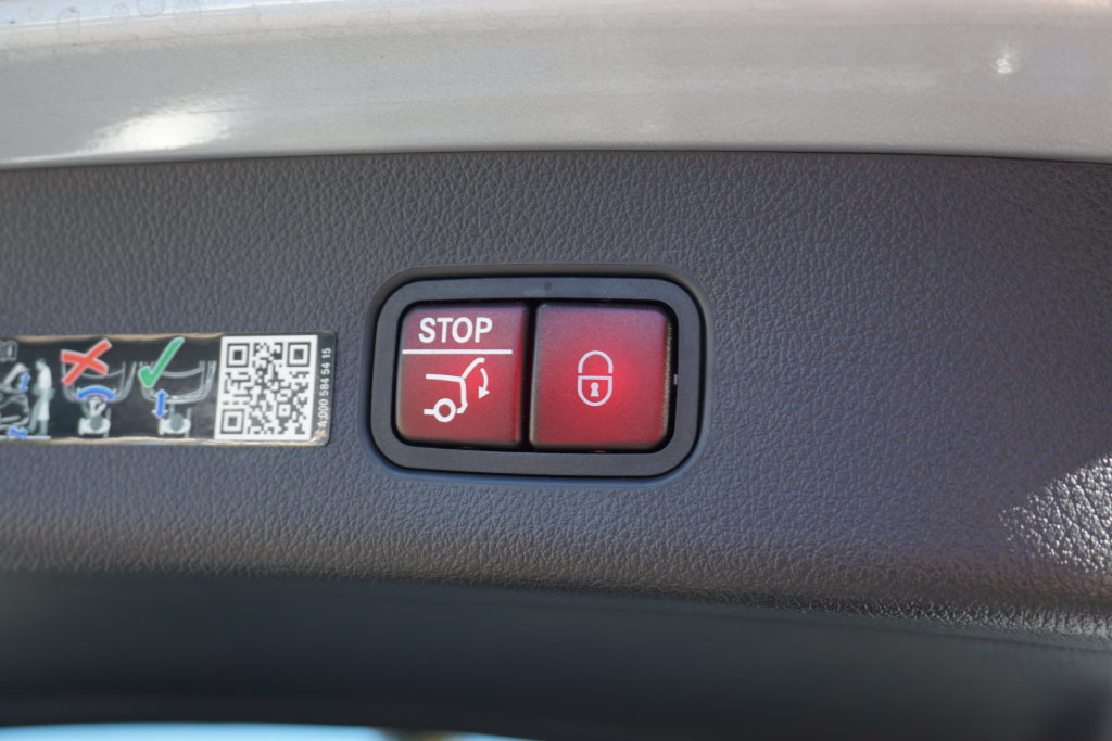 Certified 2025 Mercedes-Benz GLC 300 4MATIC image 33