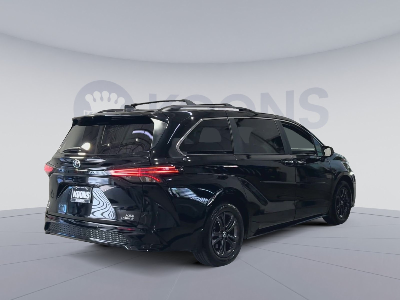 Used 2024 Toyota Sienna XSE w/ XSE Plus Package AWD/4WD image 11