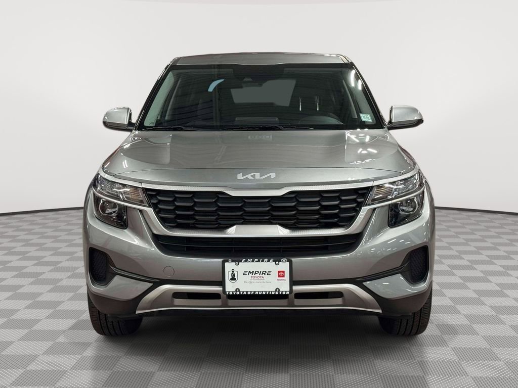 Used 2023 Kia Seltos LX image 2