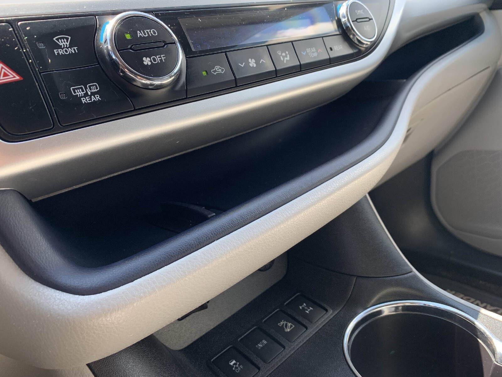 Used 2015 Toyota Highlander Plus AWD/4WD image 22
