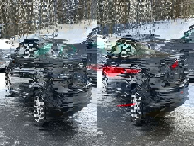 Used 2014 Hyundai Elantra SE image 23