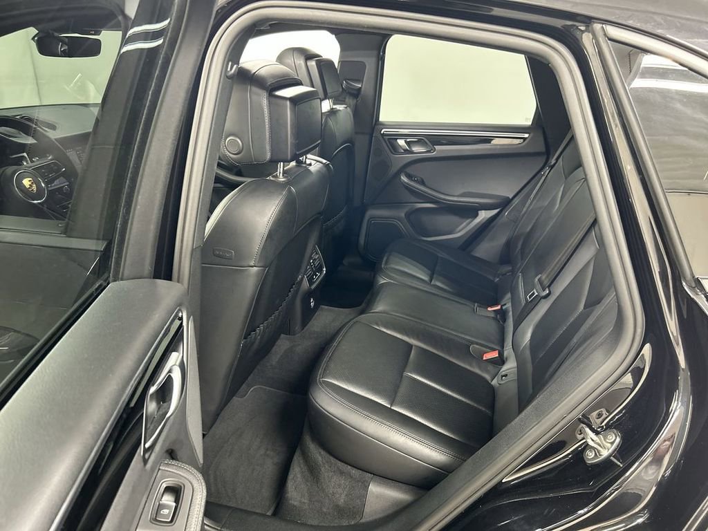 Certified 2024 Porsche Macan AWD/4WD image 21