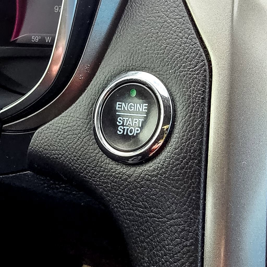 Used 2020 Ford Fusion SE FWD image 12