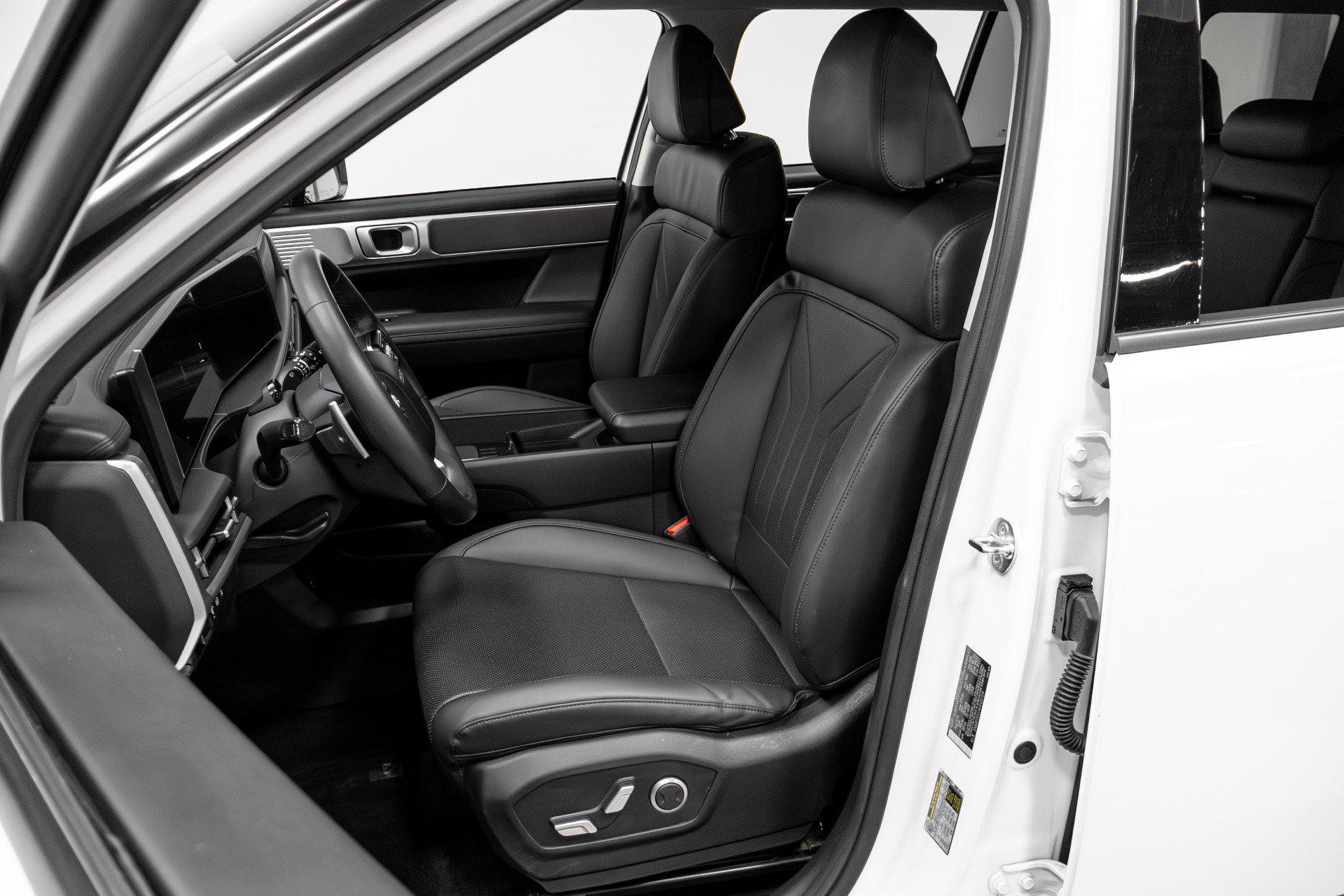 Used 2025 Hyundai Santa Fe SEL image 6