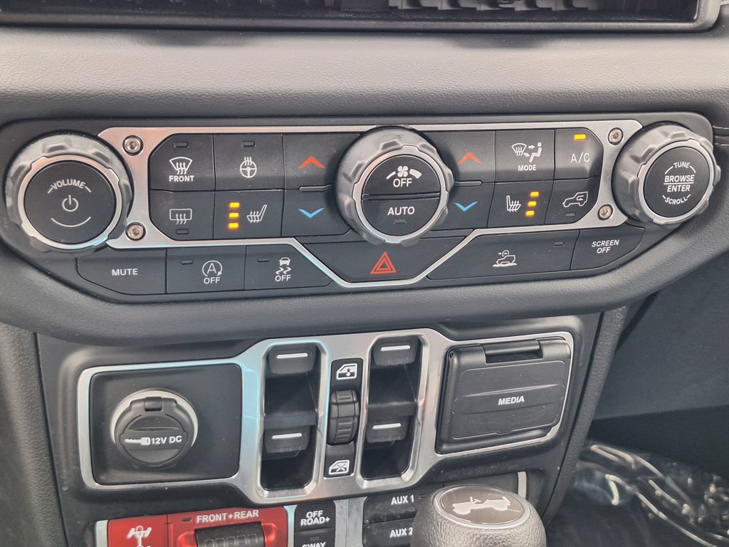 Used 2024 Jeep Wrangler Unlimited Rubicon w/ Convenience Group AWD/4WD image 22
