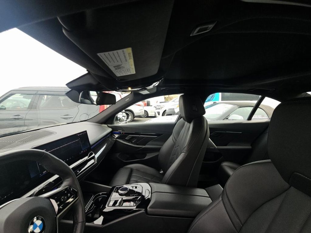 Used 2024 BMW 530i image 8