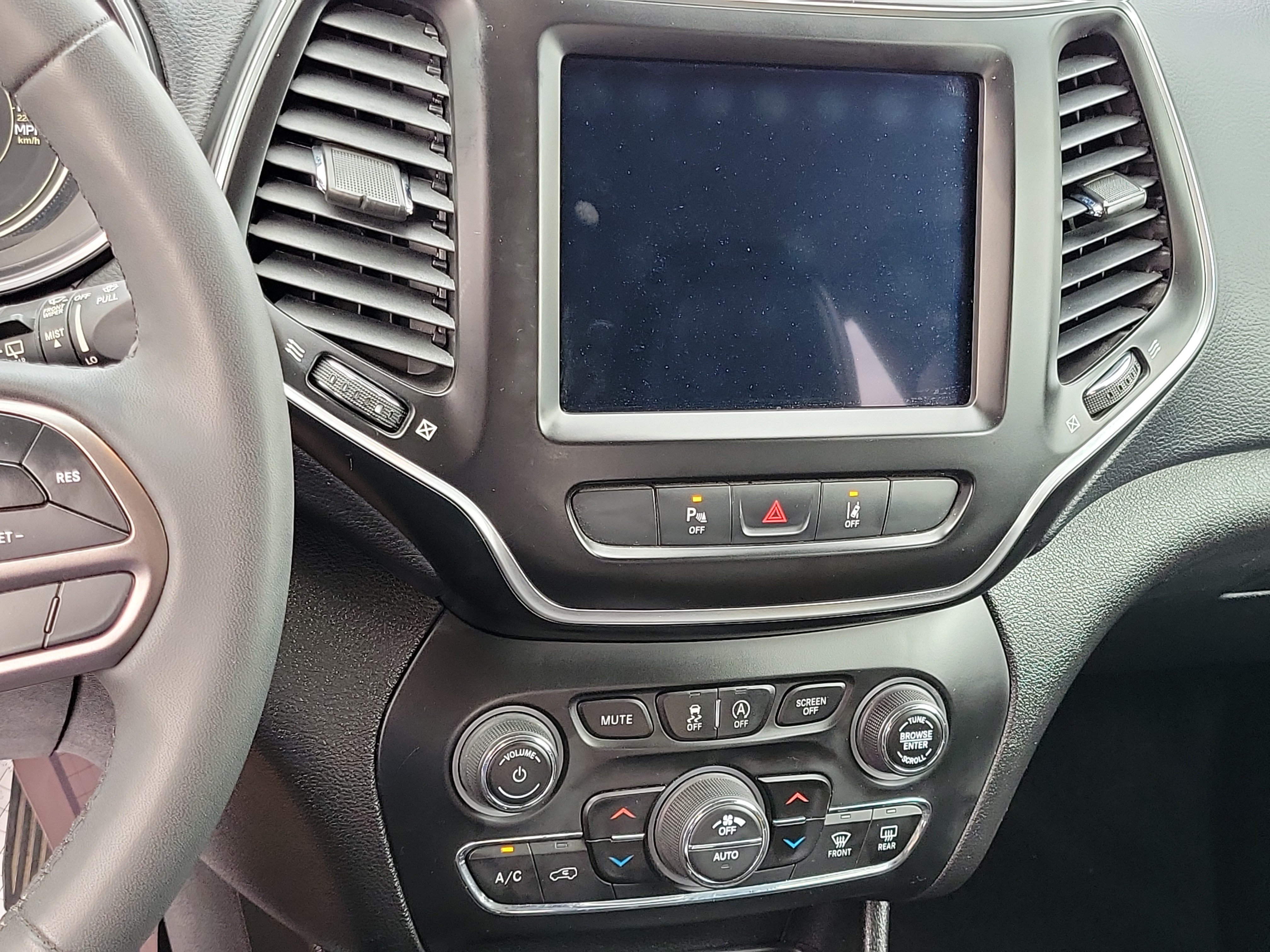 Used 2021 Jeep Cherokee Latitude Lux w/ Comfort/Convenience Group FWD image 14