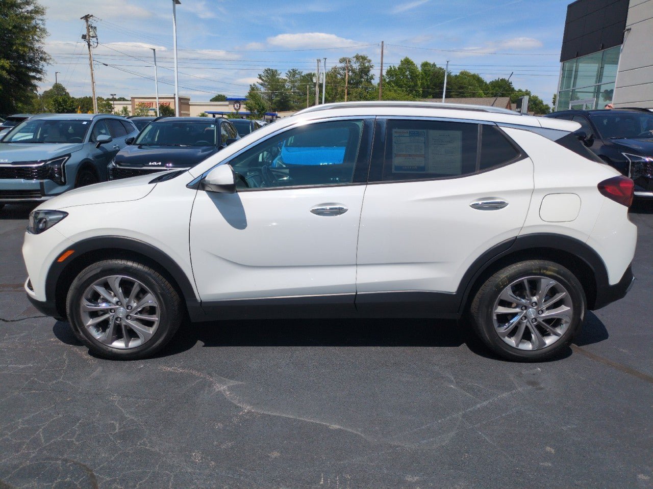 Used 2022 Buick Encore GX Essence w/ Experience Buick Package AWD/4WD image 4