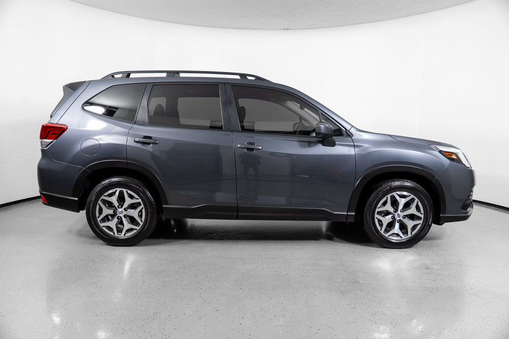 Used 2024 Subaru Forester Premium AWD/4WD image 3