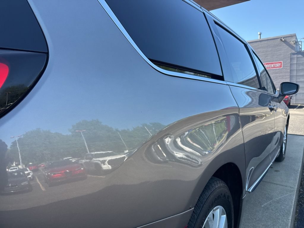 Used 2017 Chrysler Pacifica Touring-L FWD image 6