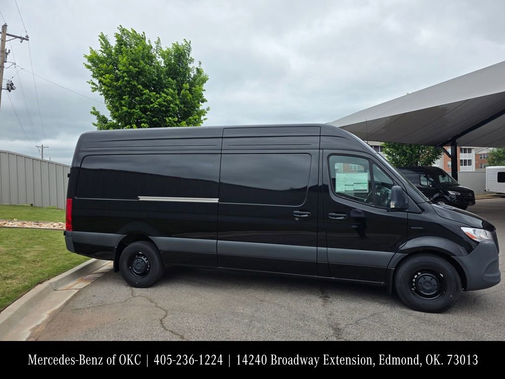 Used 2024 Mercedes-Benz eSprinter 170 Cargo image 3