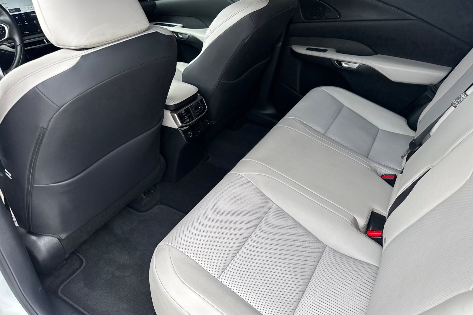 Used 2024 Lexus RX 350 Premium w/ Accessory Package (Z1) FWD image 28