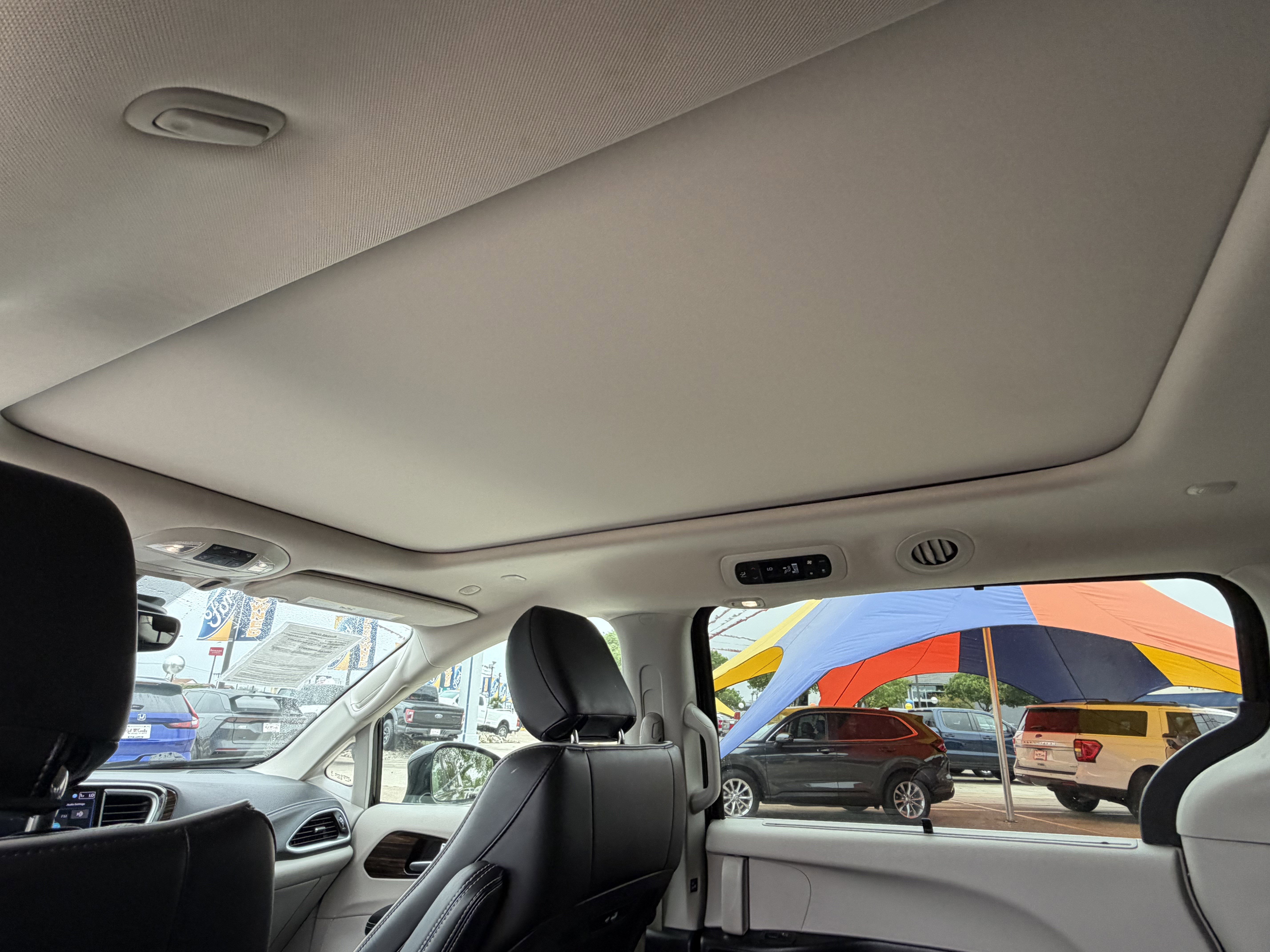 Used 2024 Chrysler Pacifica Limited FWD image 15