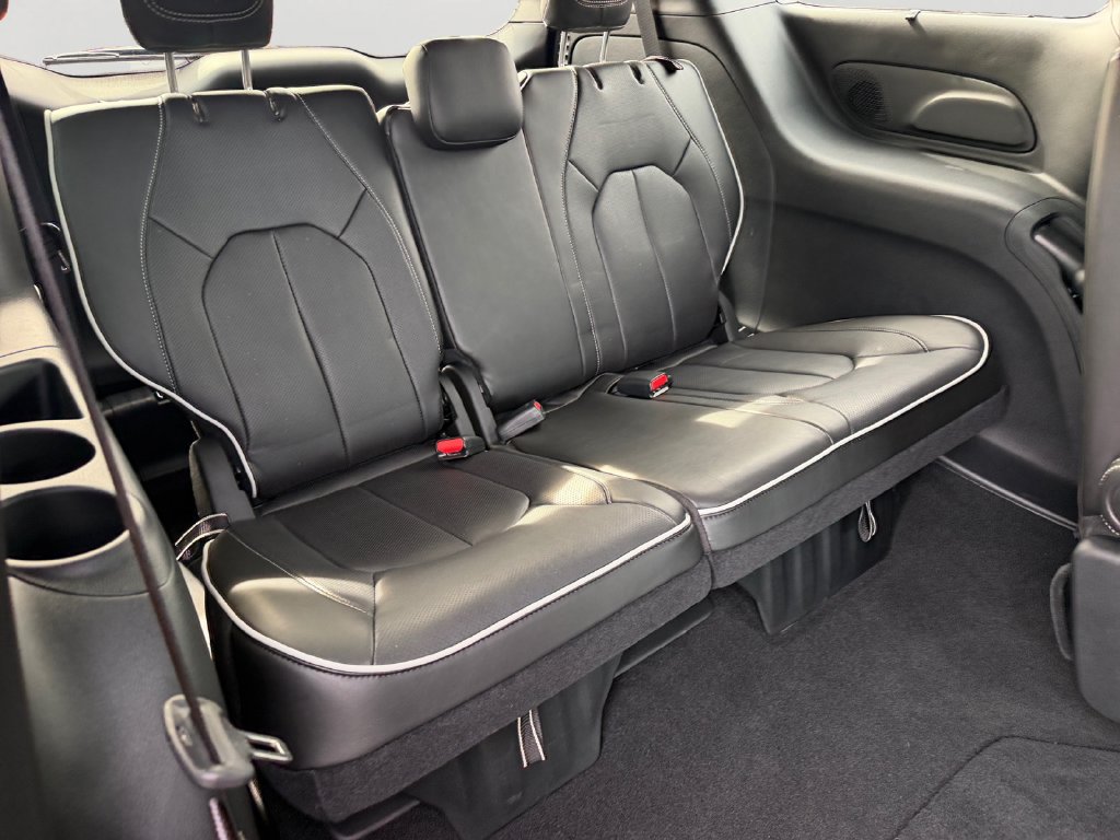 Used 2026 Chrysler Pacifica Limited w/ Uconnect Theater Family Group AWD/4WD image 10