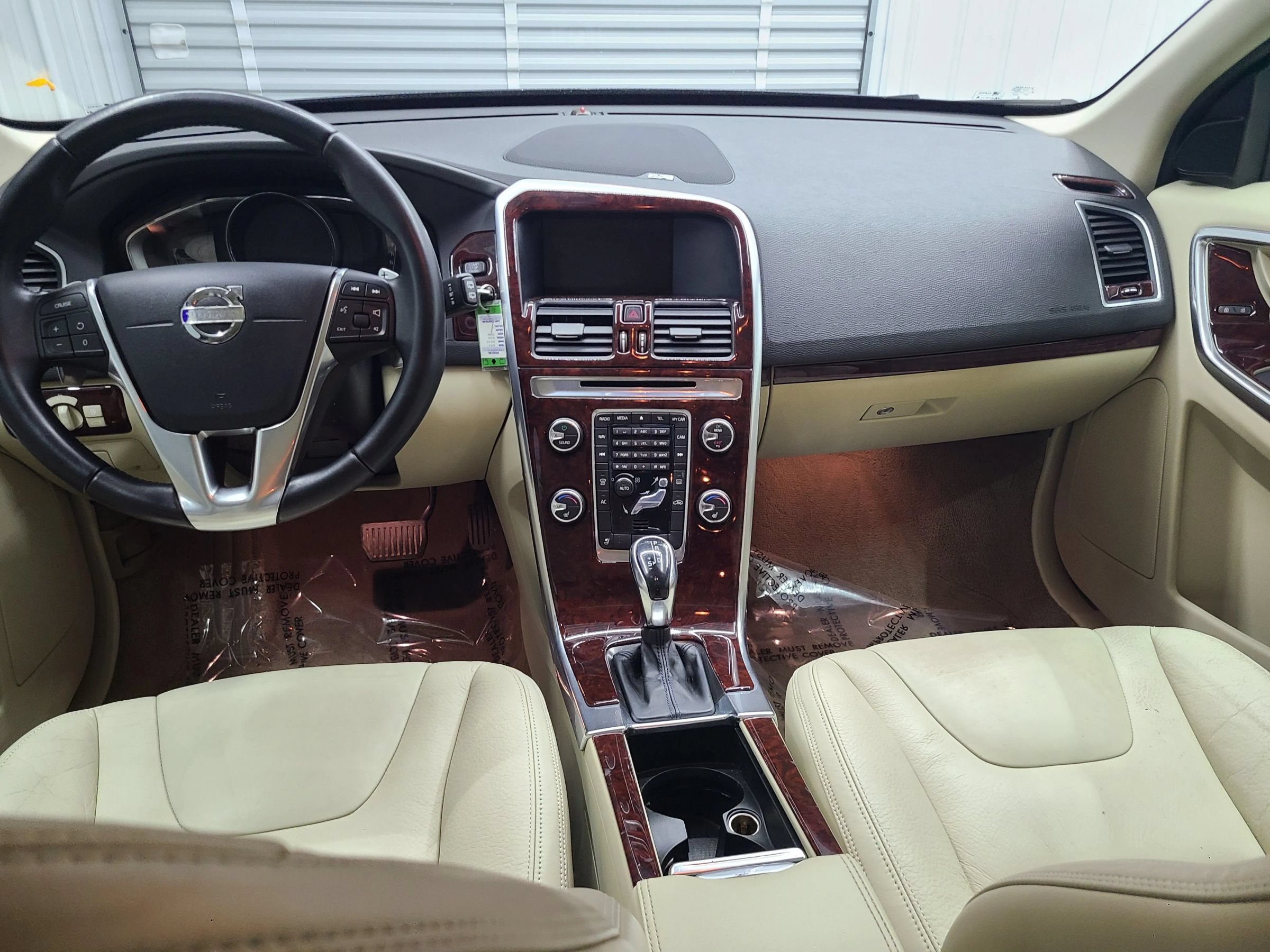 Used 2014 Volvo XC60 T6 AWD/4WD image 2