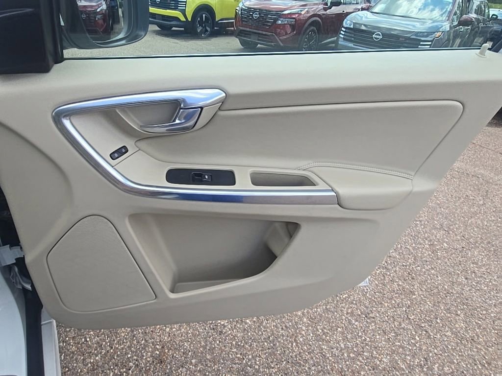 Used 2016 Volvo XC60 T6 w/ Proximity Package AWD/4WD image 27