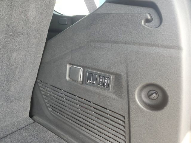 Used 2021 Chevrolet Tahoe High Country image 12