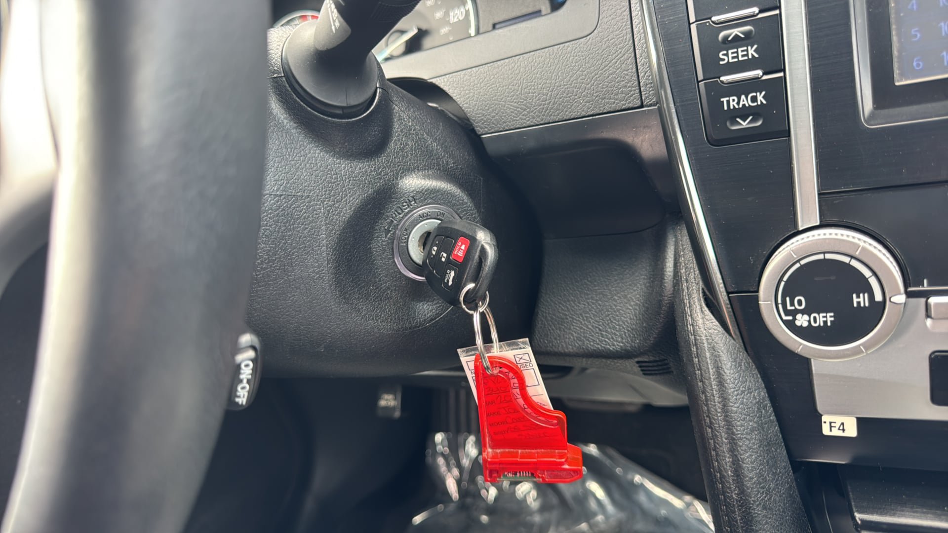 Used 2014 Toyota Camry SE FWD image 24