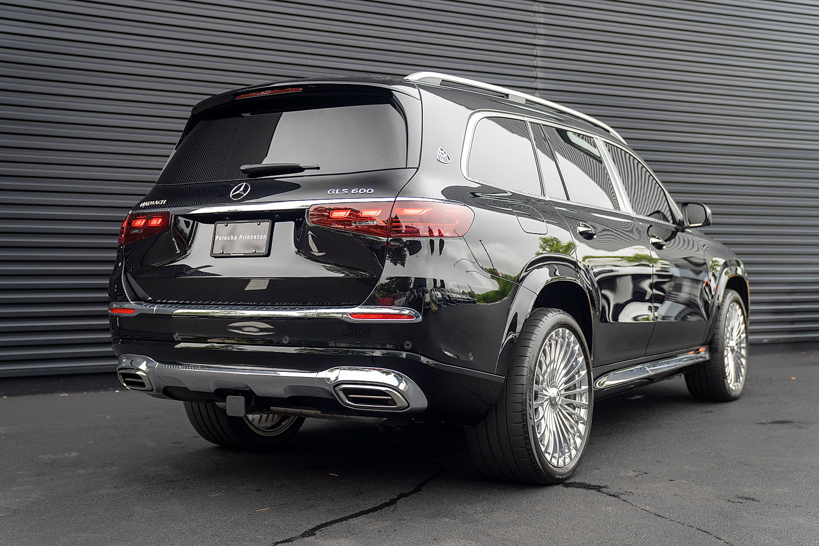 Used 2025 Mercedes-Benz Maybach GLS 600 4MATIC image 28