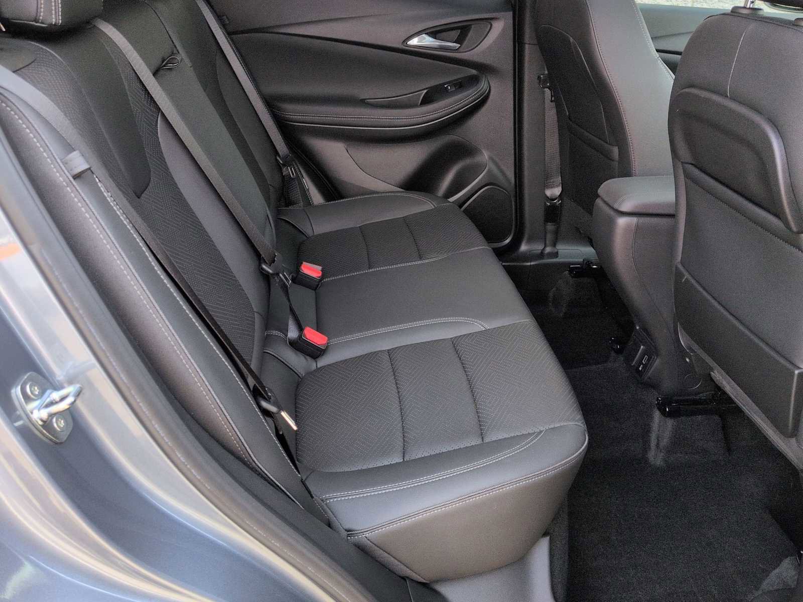 Used 2022 Buick Encore GX Essence w/ Experience Buick Package AWD/4WD image 22