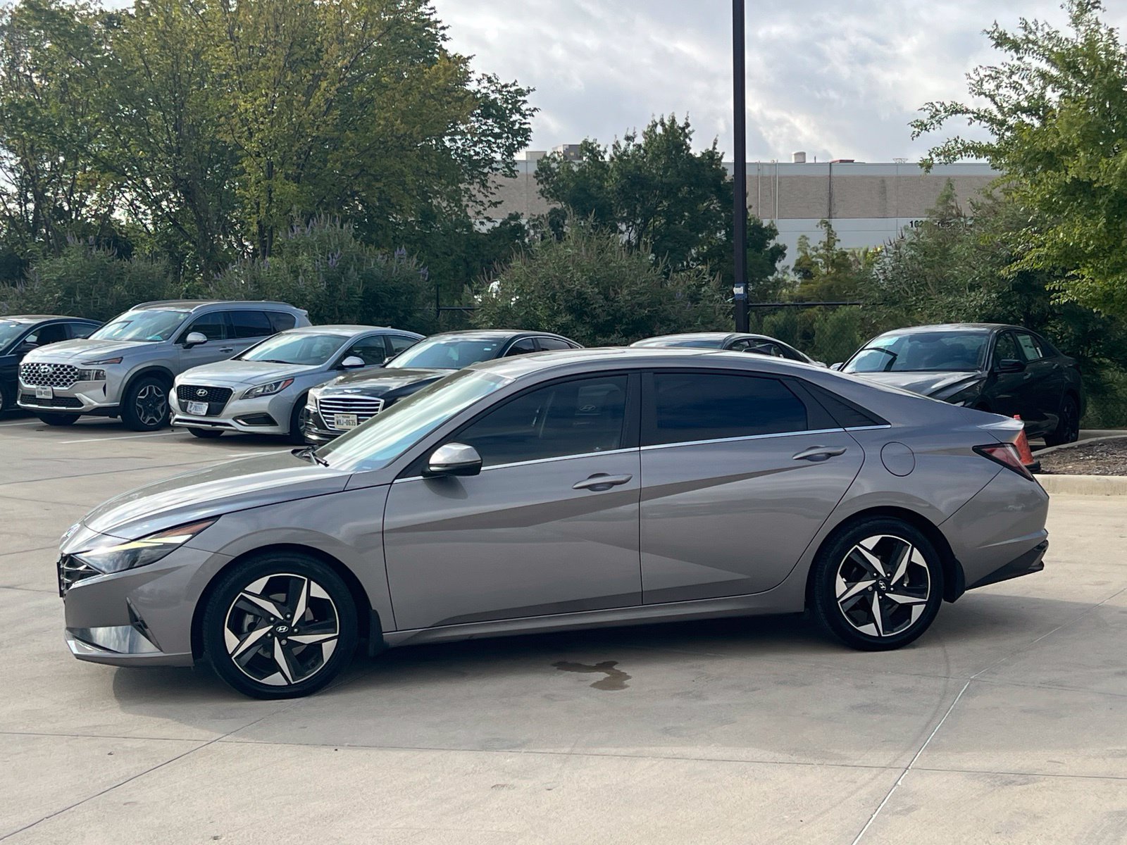 Used 2022 Hyundai Elantra Limited FWD image 6