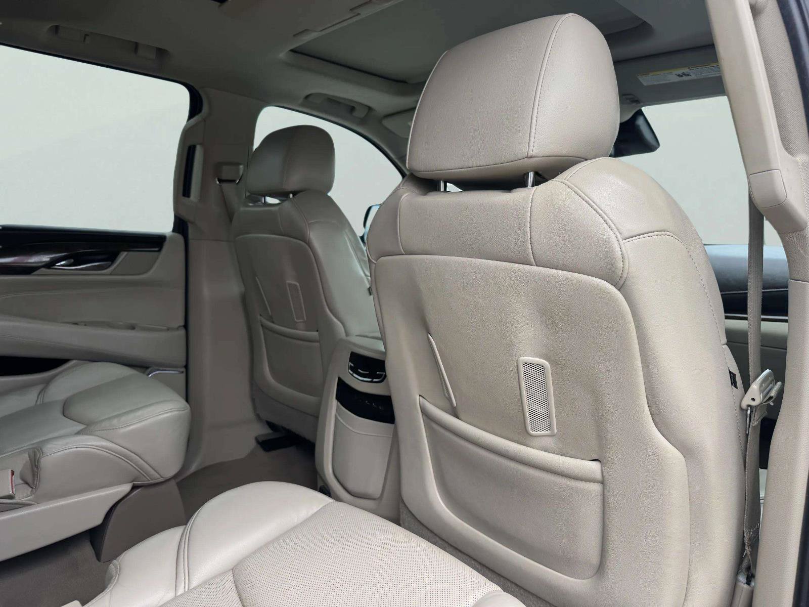 Used 2020 Cadillac Escalade Premium Luxury AWD/4WD image 47