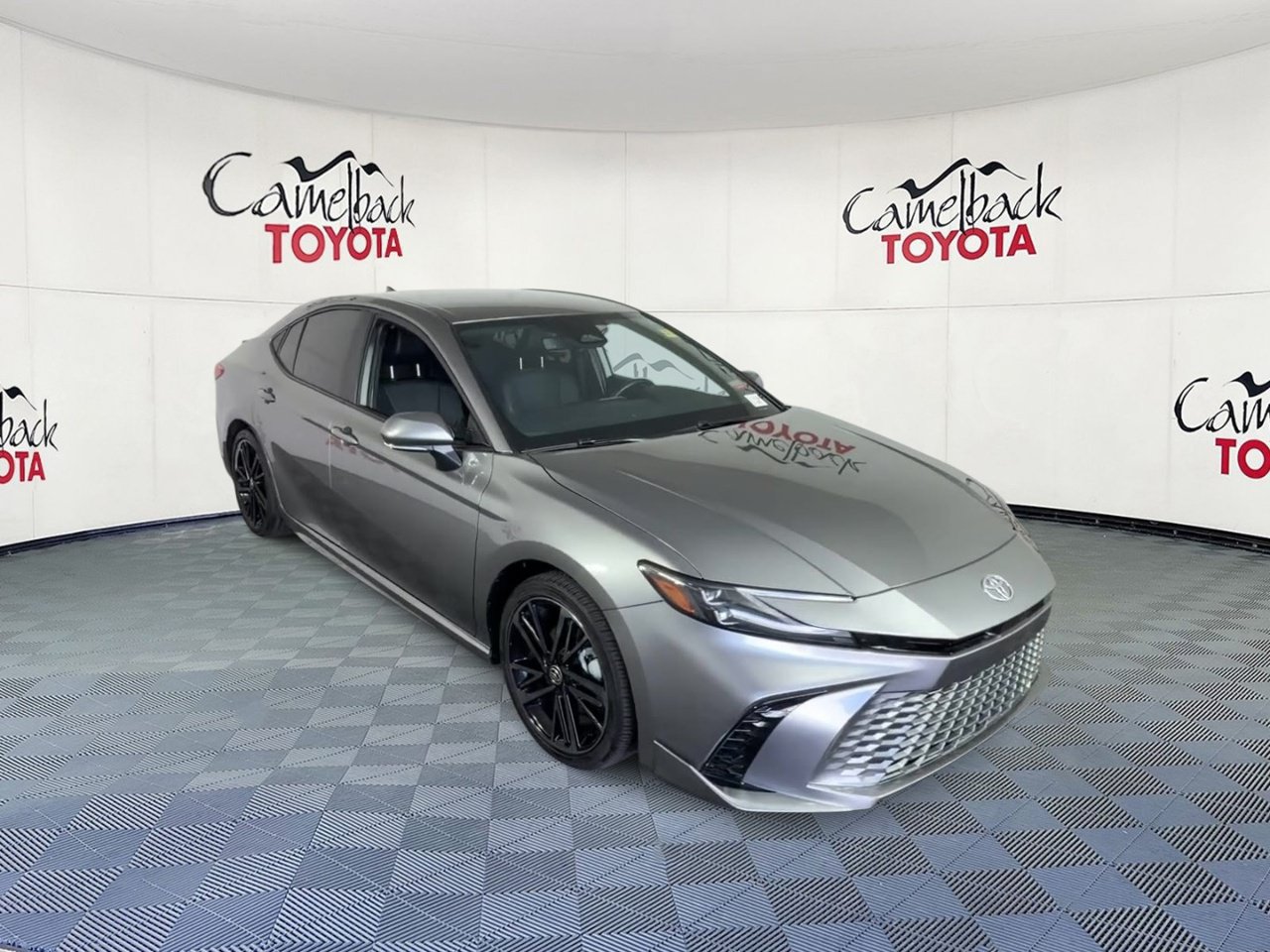 Used 2025 Toyota Camry XSE FWD image 5