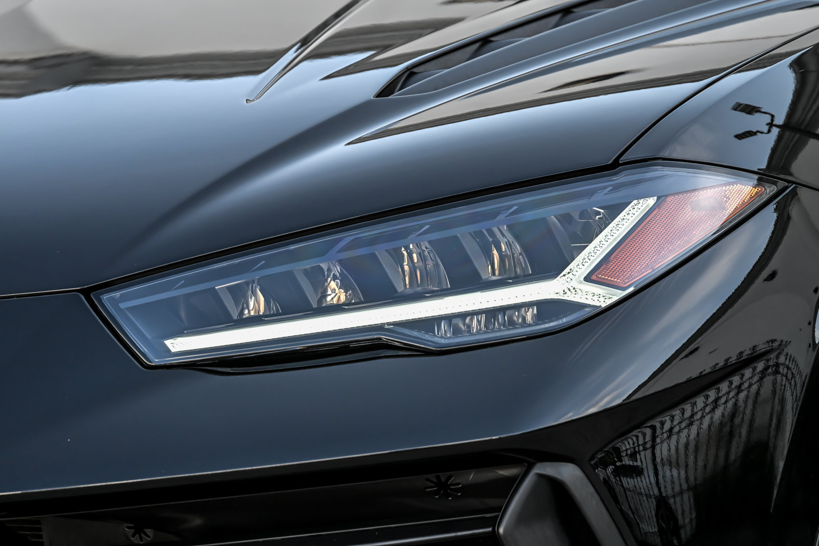 Used 2024 Lamborghini Urus S AWD/4WD image 7