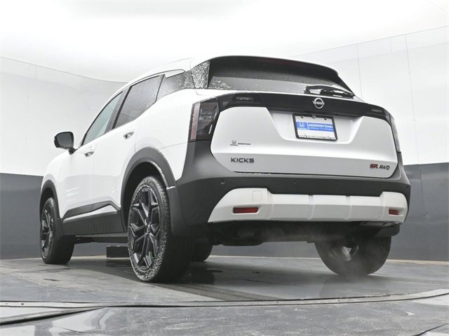 Used 2025 Nissan Kicks SR image 48