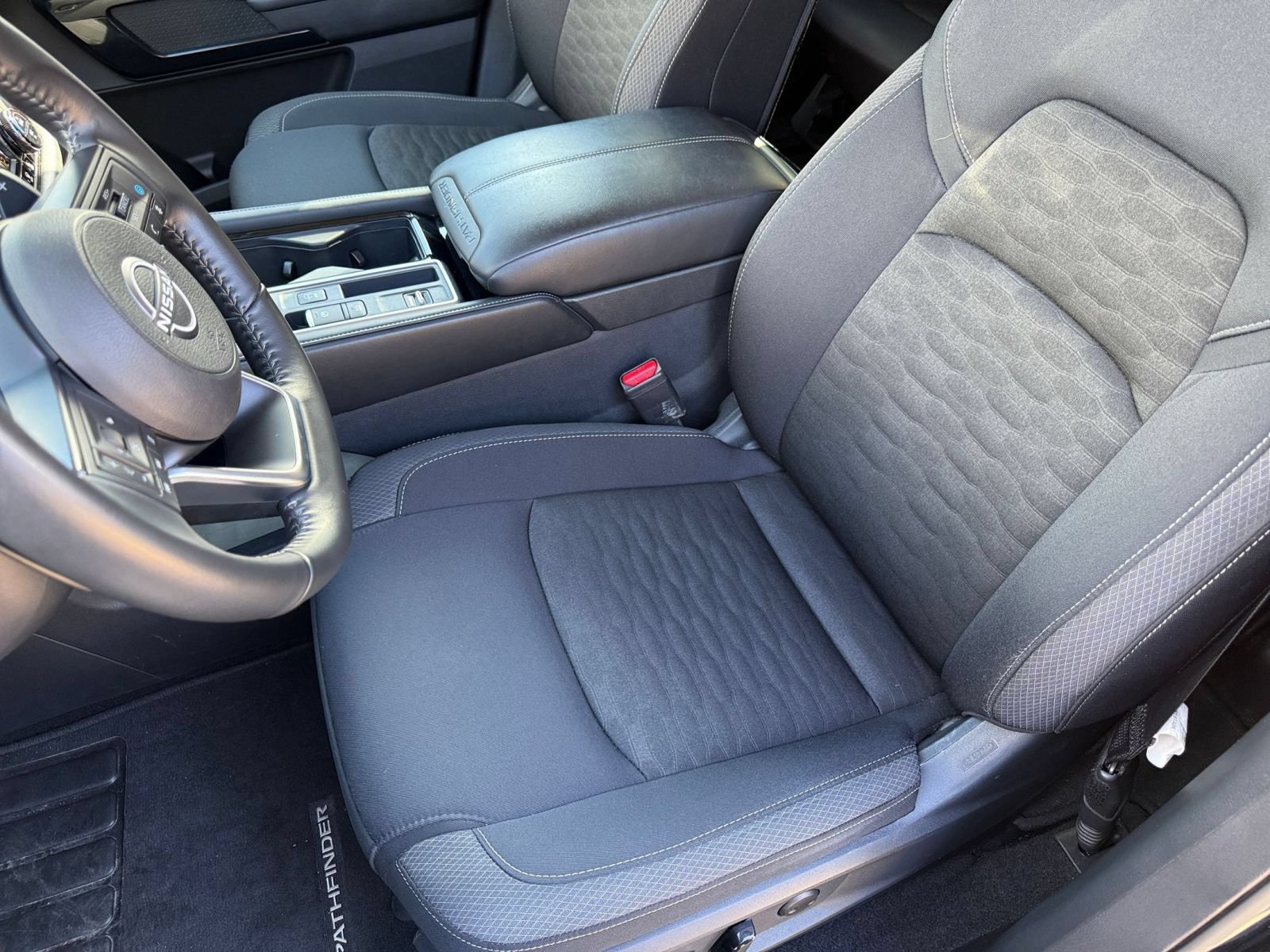Used 2025 Nissan Pathfinder SV FWD image 38
