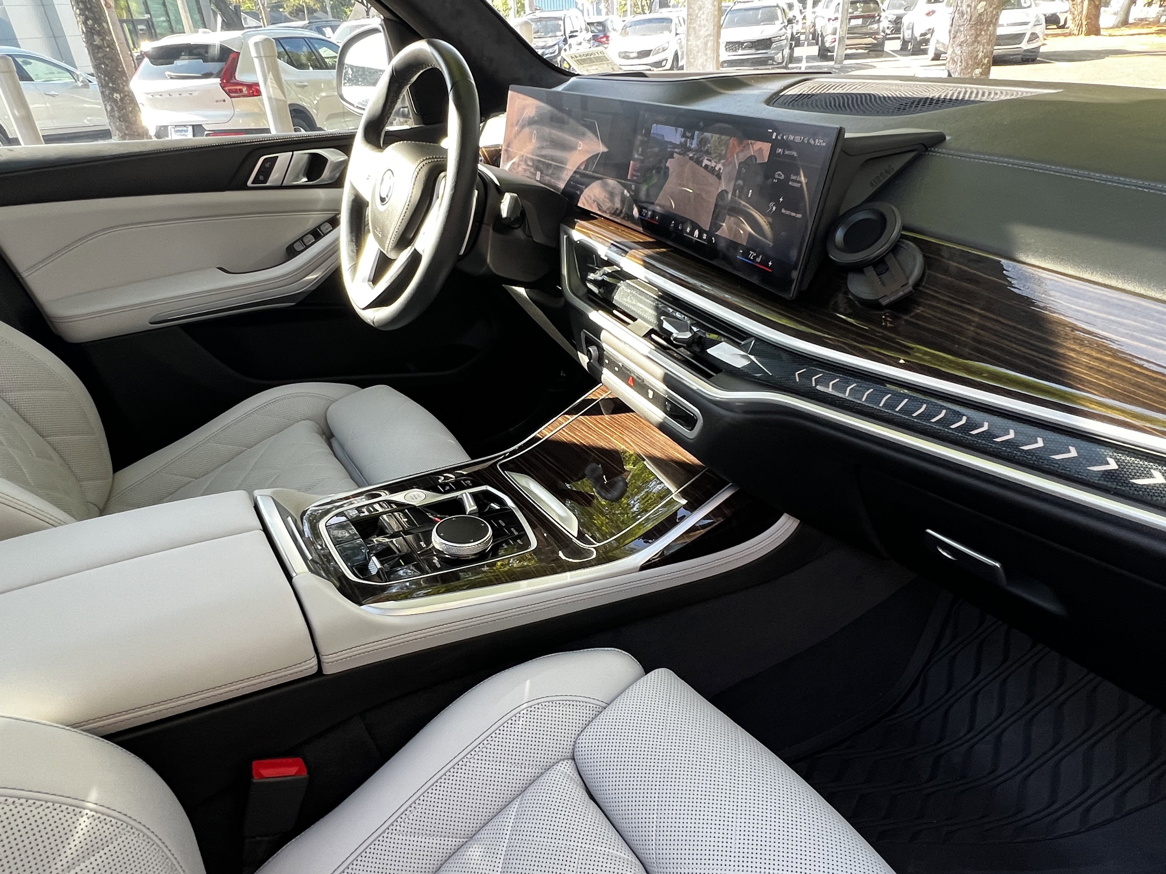 Used 2024 BMW X7 xDrive40i w/ Parking Assistance Package image 48