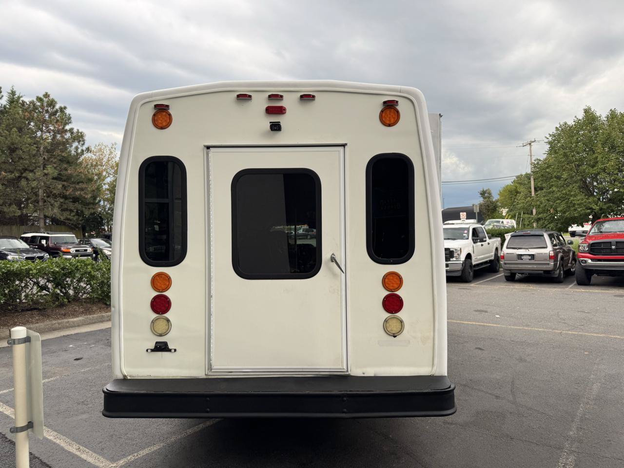 Used 2012 Ford E-350 and Econoline 350 Super Duty w/ Shuttle Bus Prep Pkg RWD image 7