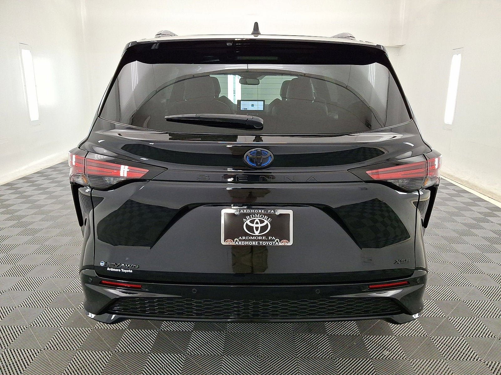 Used 2025 Toyota Sienna XSE w/ XSE Plus Package image 23