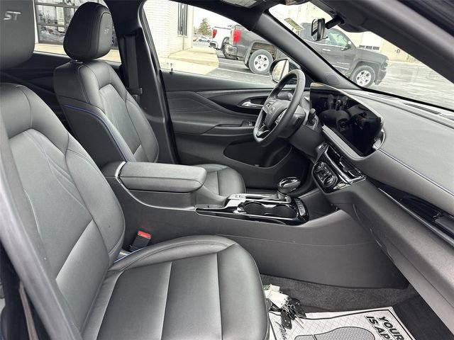 Certified 2025 Buick Envista Sport Touring image 26