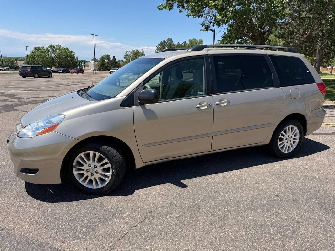 Used 2009 Toyota Sienna LE AWD/4WD image 3