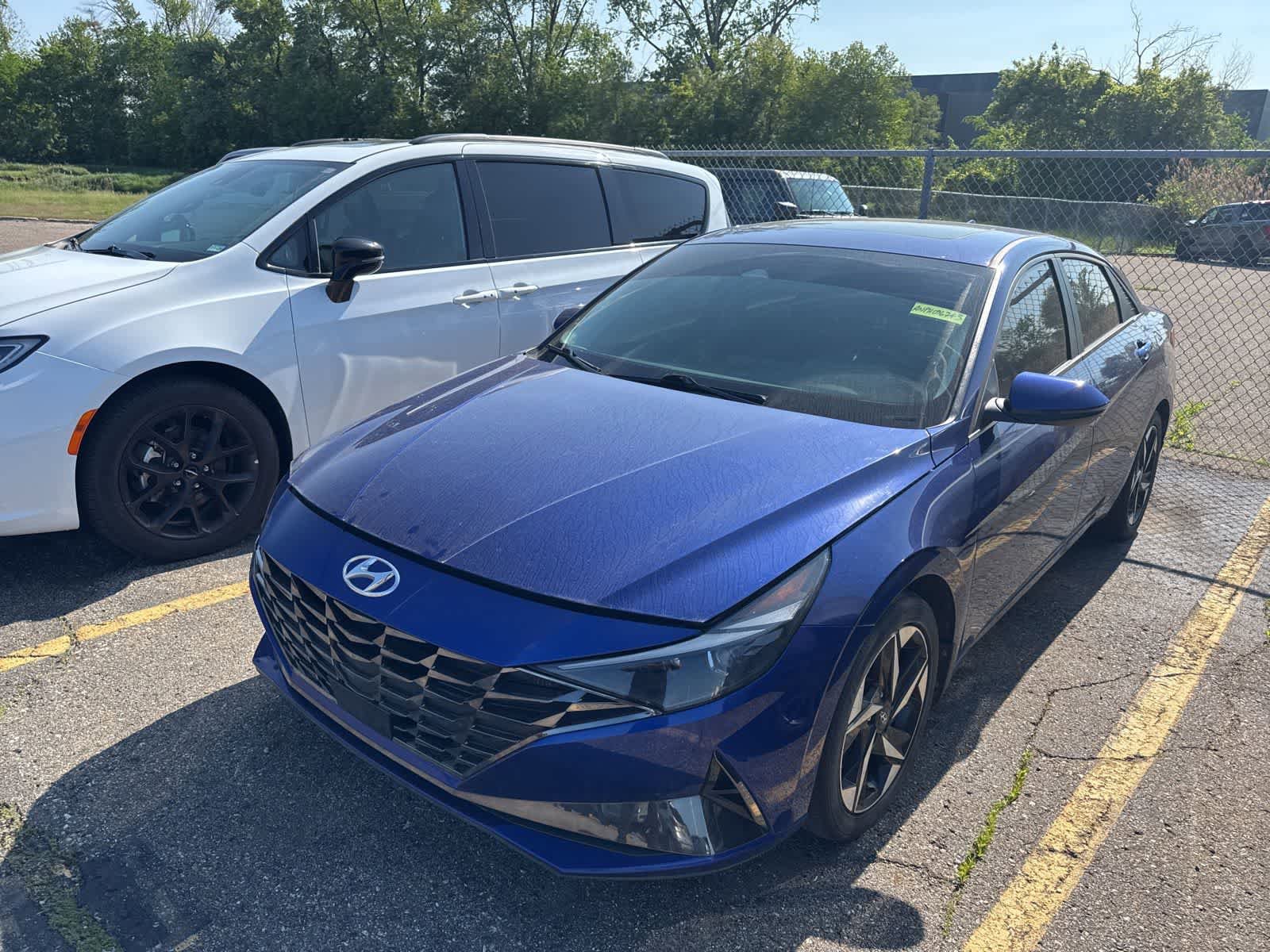 Used 2023 Hyundai Elantra Limited FWD video 2