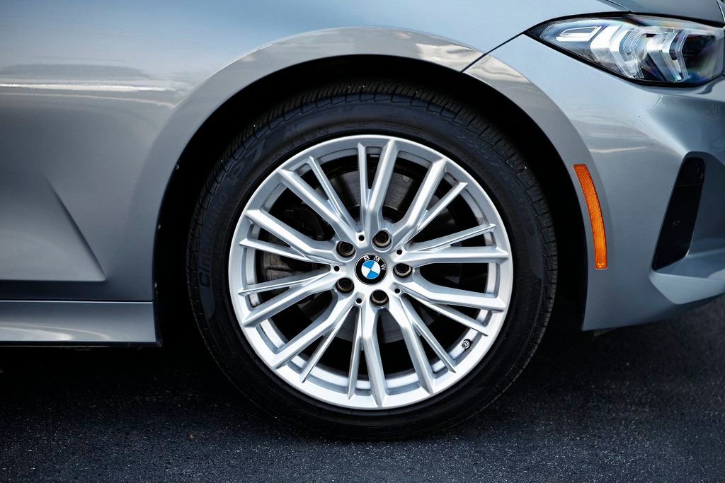 Used 2023 BMW 330i xDrive 330i xDrive w/ Driving Assistance Package image 5