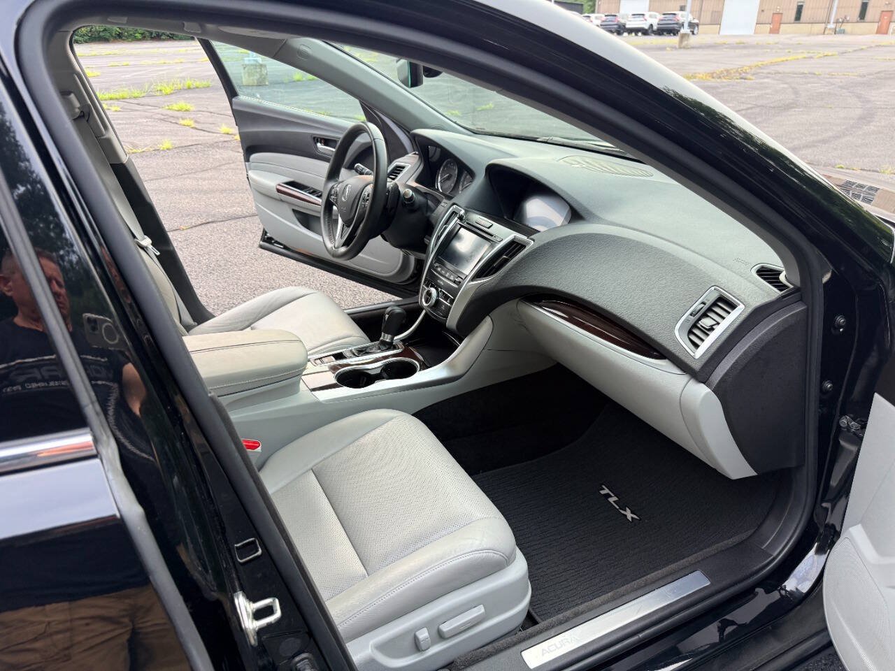 Used 2015 Acura TLX w/ Technology Package FWD image 2