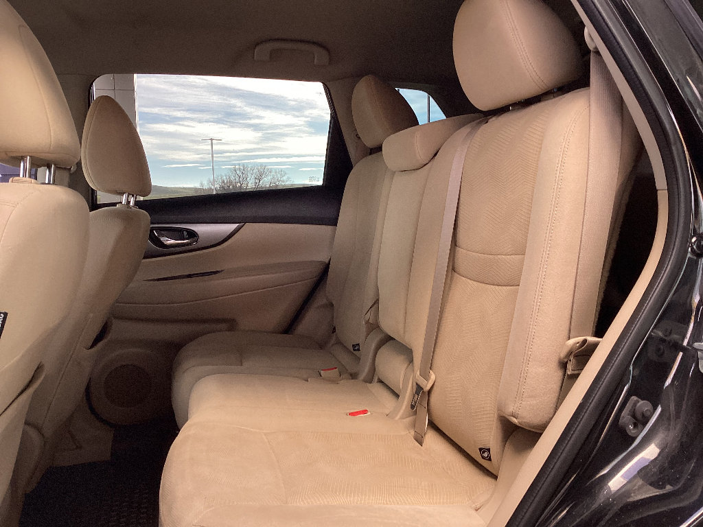 Used 2016 Nissan Rogue SV image 17