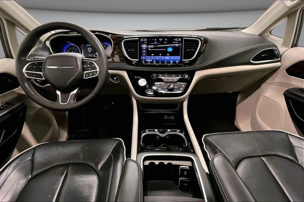 Used 2023 Chrysler Pacifica Limited FWD image 7