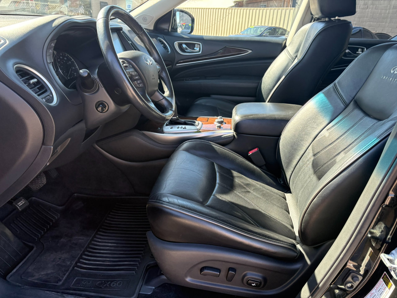 Used 2014 INFINITI QX60 FWD w/ Deluxe Touring Package image 10