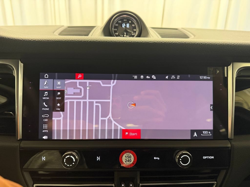 Certified 2026 Porsche Macan AWD/4WD image 18