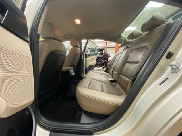 Used 2018 Hyundai Elantra Limited FWD image 15