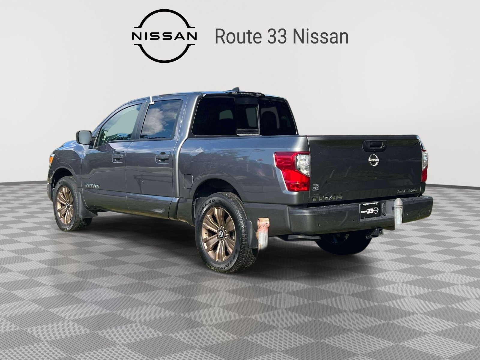Used 2024 Nissan Titan SV w/ SV Convenience Package AWD/4WD image 3