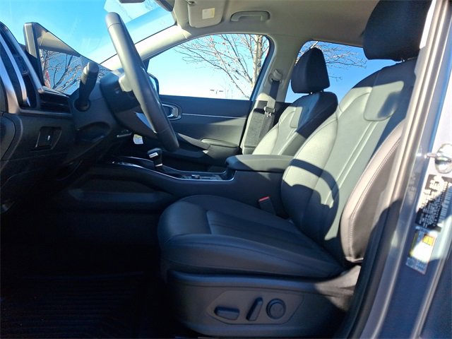 Used 2025 Kia Sorento S image 13