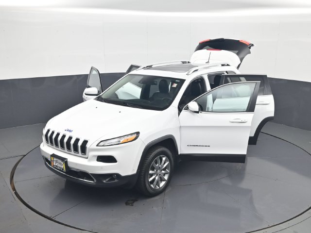 Used 2017 Jeep Cherokee Limited w/ Luxury Group AWD/4WD image 30